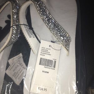 Lane Bryant Shoes - NWT Lane Bryant flip flops size 9/10W Lane Bryant Shoes - NWT Lane Bryant flip flops size 9/10W